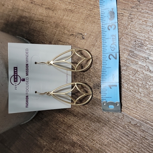 Just Jewelry Gold toned pierced earrings - Picture 2 of 2